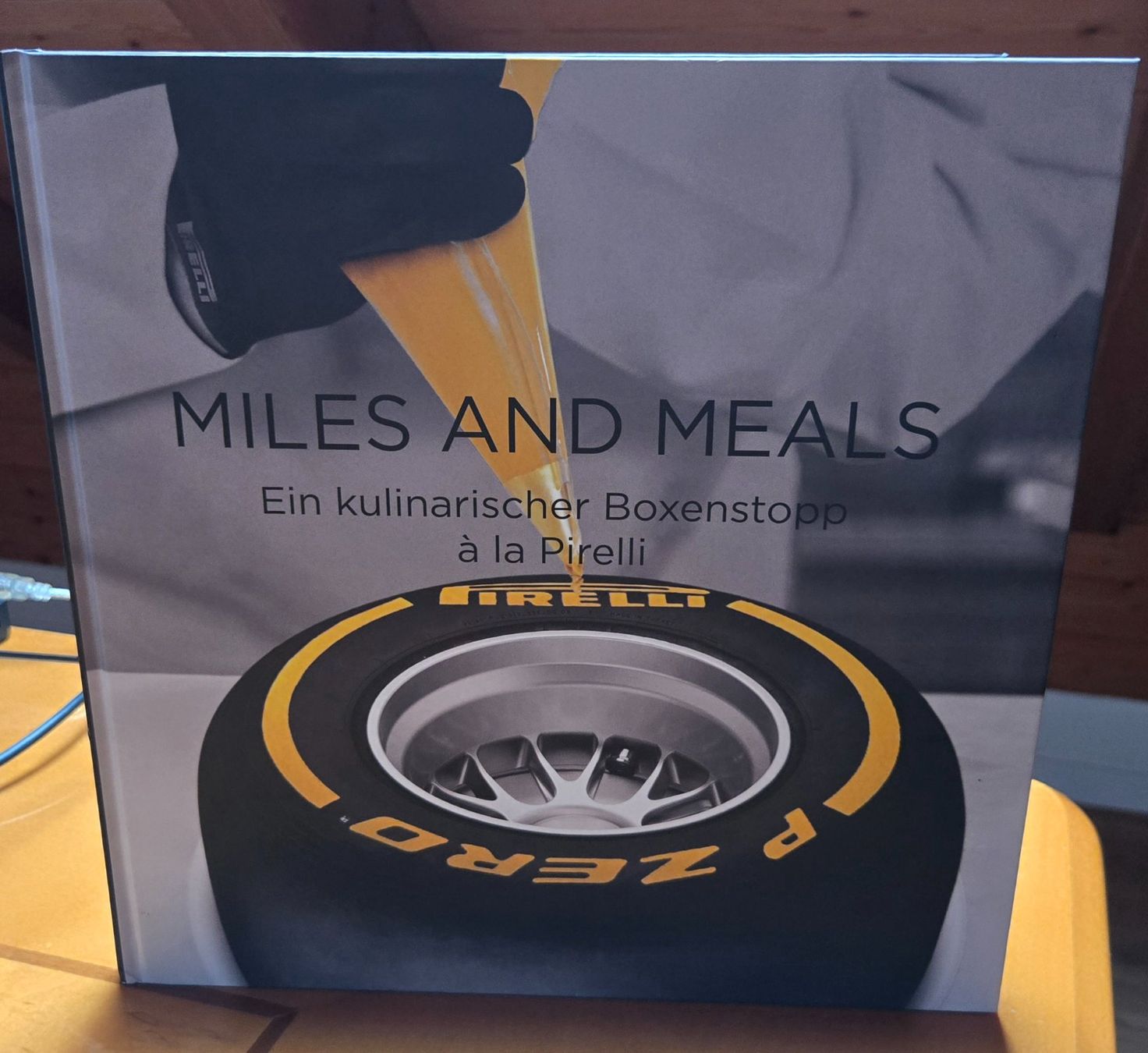 Libri: Buch Pirelli "Miles and Meals" – Nuovo (secondo la descrizione) da Baden venduto da knc00