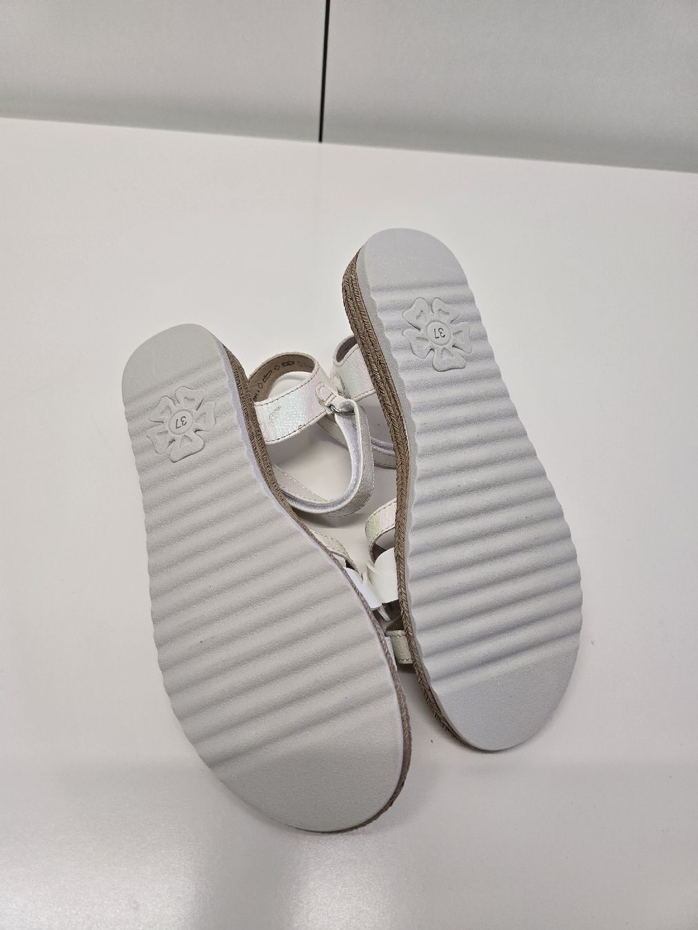 Graceland Scarpe per ragazze: Mädchen Graceland Sandalen Gr.37 NEUE – Nuovo (secondo la descrizione) da St. Gallen venduto da CAPYCORP 2