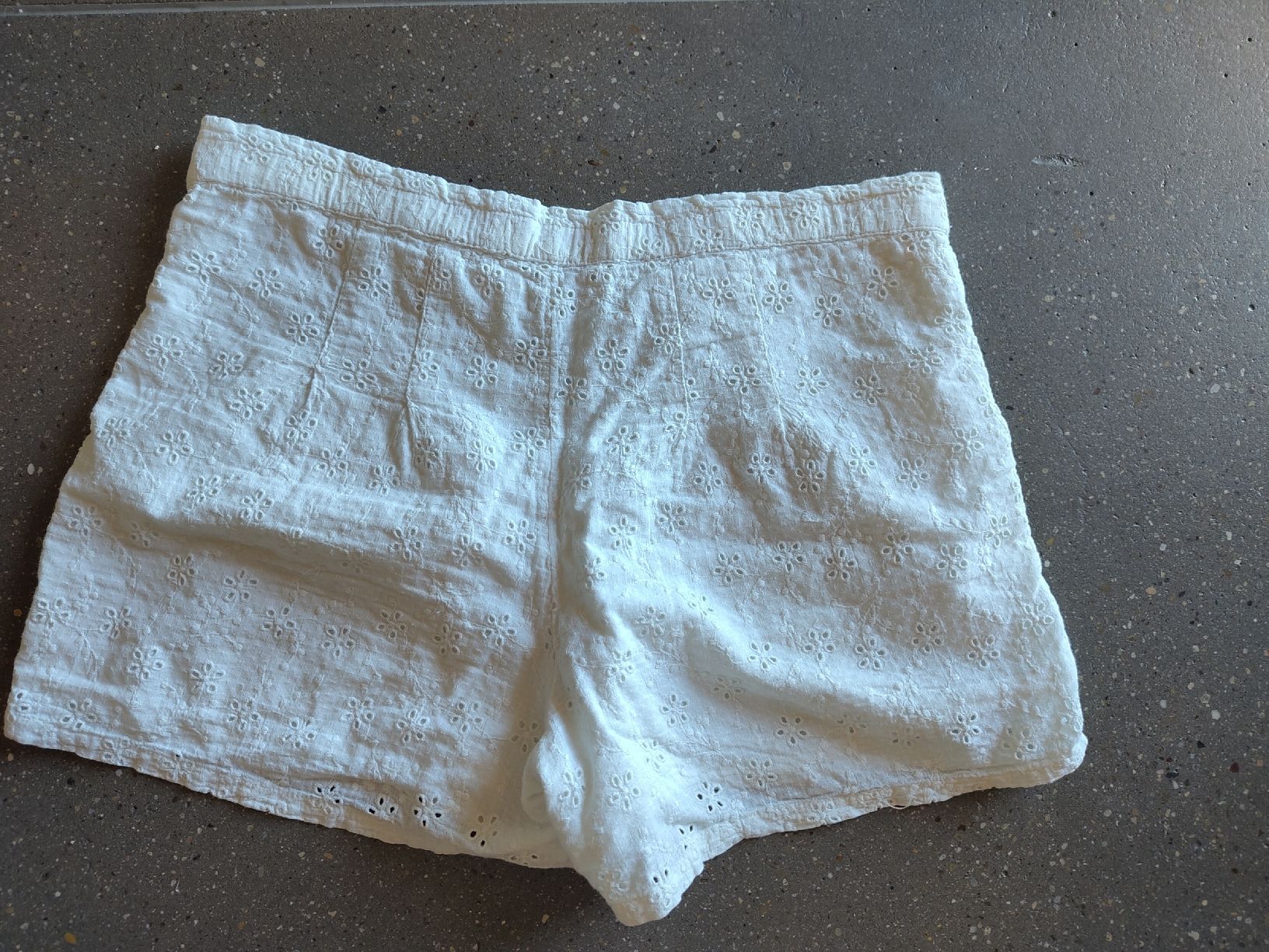 C&A Pantaloni: Short – Usato da Zürich venduto da aurelie.99 1