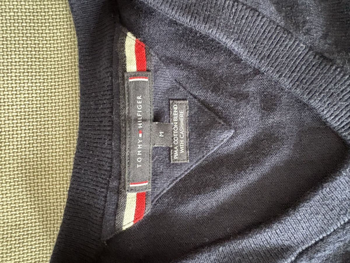 Tommy Hilfiger Maglioni & Felpe: Tommy Hilfiger Navy V-Neck Sweater - – Usato da Zürich venduto da zba_7pzv 1