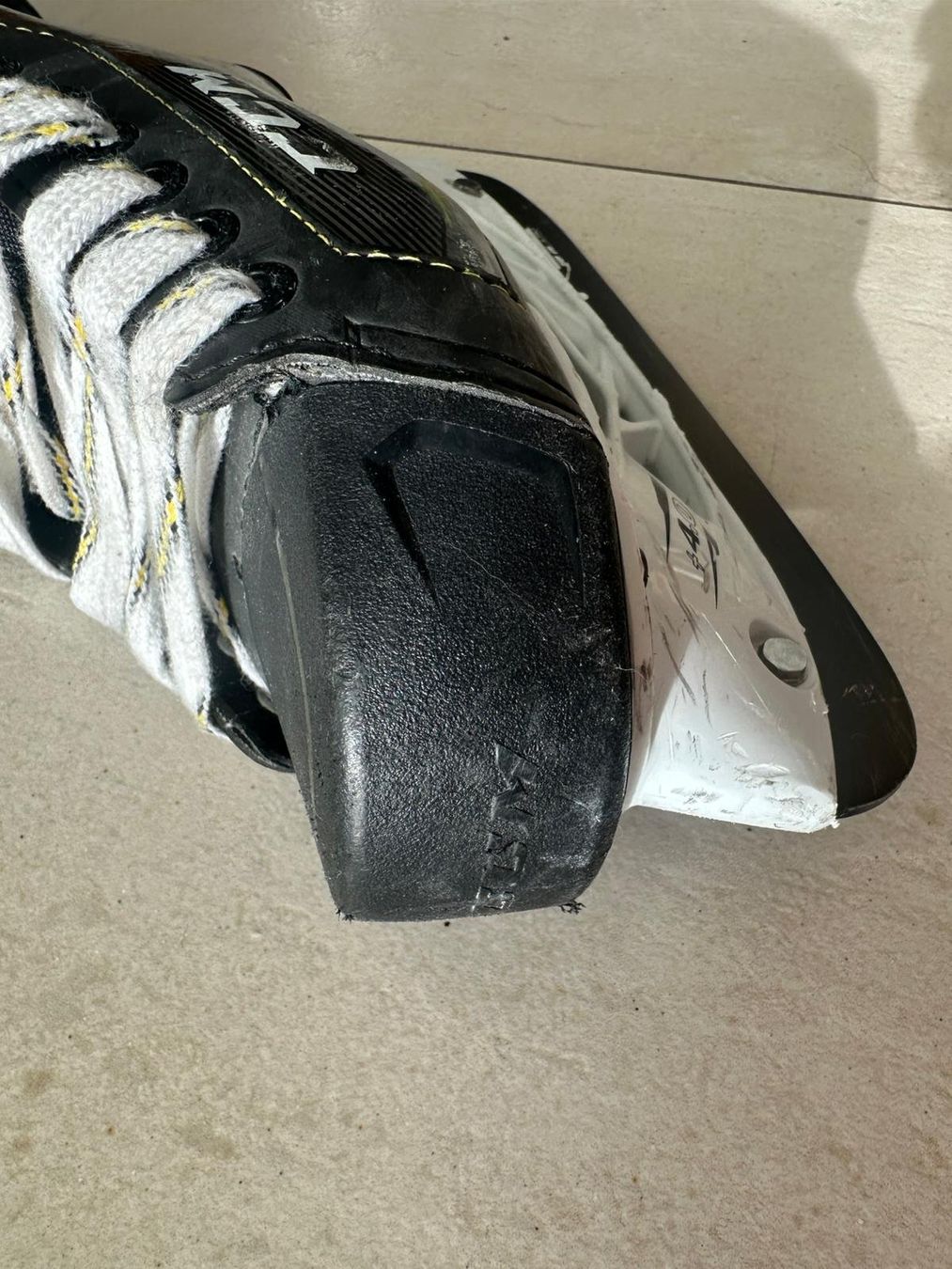 Ccm Pattini da ghiaccio: Patin CCM 9060 – Usato da La Chaux-de-Fonds venduto da Adridri13 3