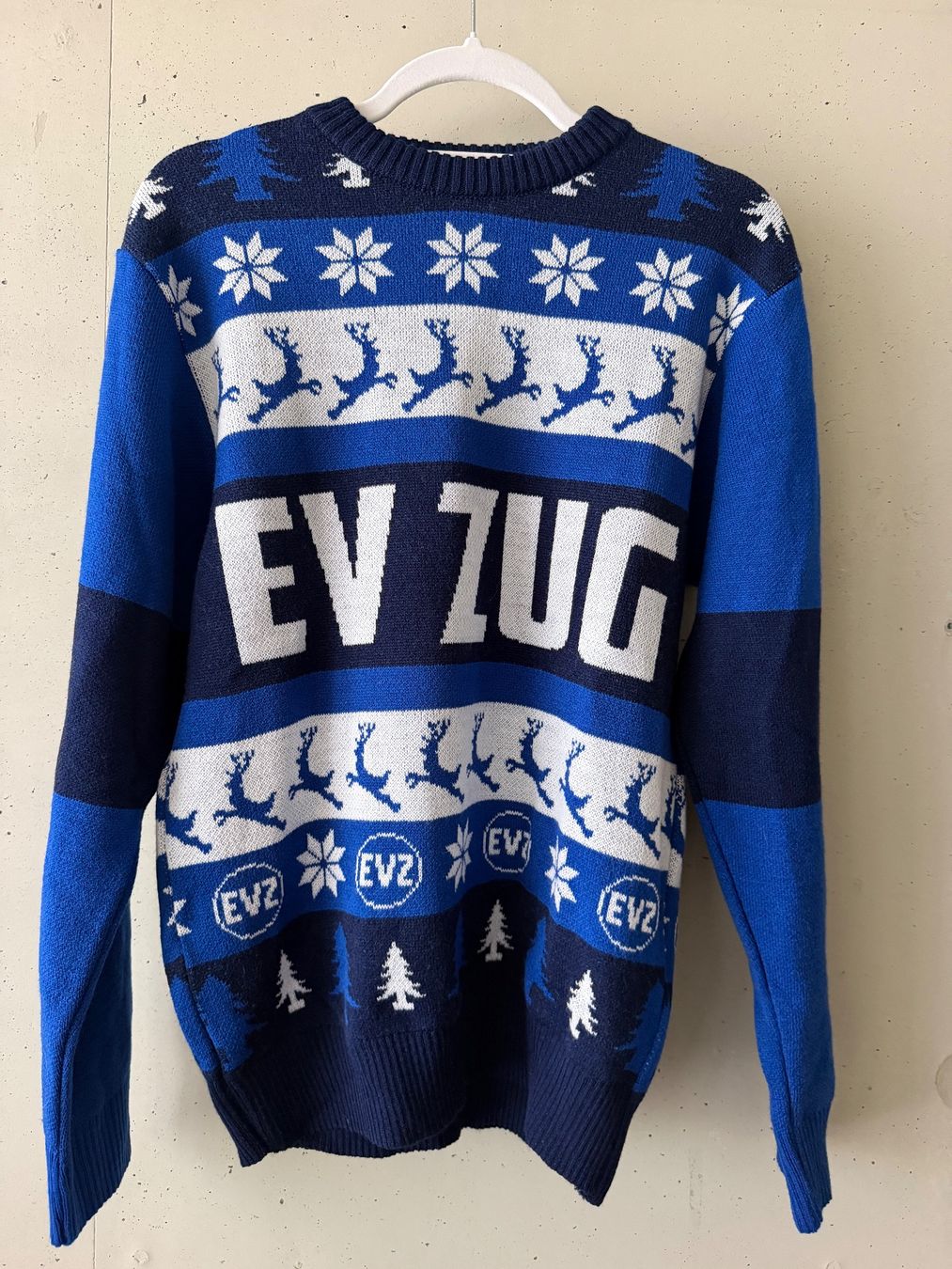 Pullover & Sweatshirts: EVZ Ugly Christmas Pulli, Grösse S – Gebraucht aus Hünenberg von Rebelangellola