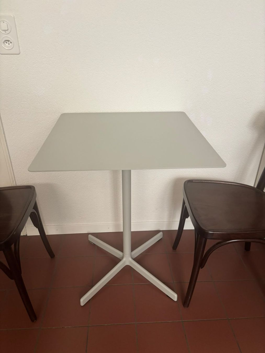 Hay Tische: Hay Neu Table - 60x60cm - hellgrau – Gebraucht aus Meilen von Tingaling627