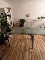 Moderner Esstisch mit Glasplatte, Metallgestell, Top Zust...
