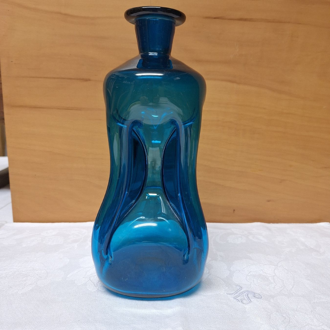 Bottiglie: Schöne Gluckerflasche in hübschem Blauton – Usato da Winterthur venduto da Goldpipau 1