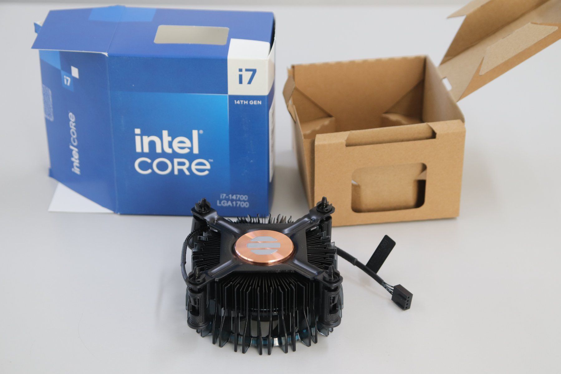 Intel Composants électroniques: Intel Kühler  / Neu und unbenutzt – Neuf avec emballage d'origine à Zofingen par OWYSSAG 1