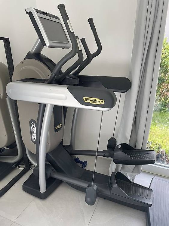 Technogym vario excite 700 vélo elliptique (D'occasion) à Boudry