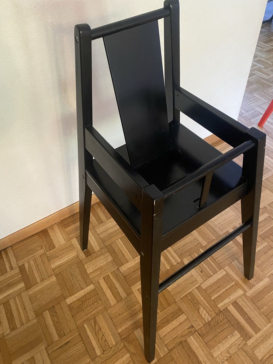 Ikea Seggioloni: Schwarzer Holzstuhl (Kindersitz) – Usato da Jona venduto da J_M 1