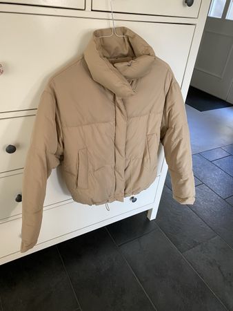 Kurze Jacke beige Bershka Gr xs gefüttert
