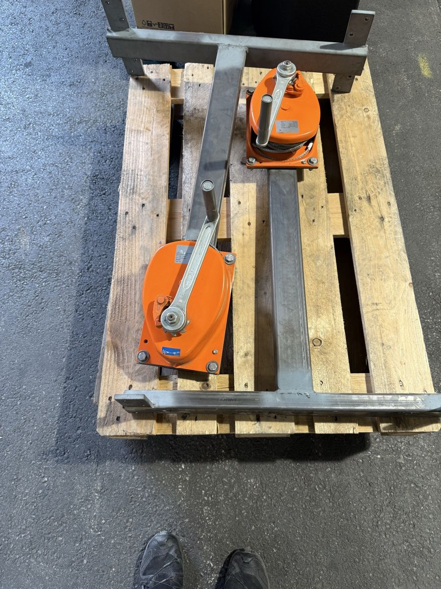 Altro per stoccaggio & trasporto: Handwinden sehr robust – Usato da Heerbrugg venduto da Livi10