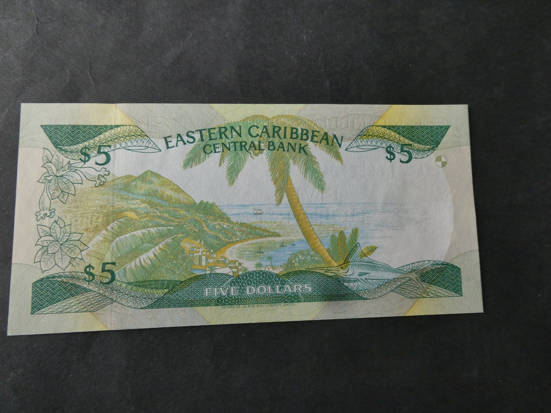 Banconote: Eastern Caribbean, 5 Dollars ungefaltet – Usato da Hinterforst venduto da Rohusri 1