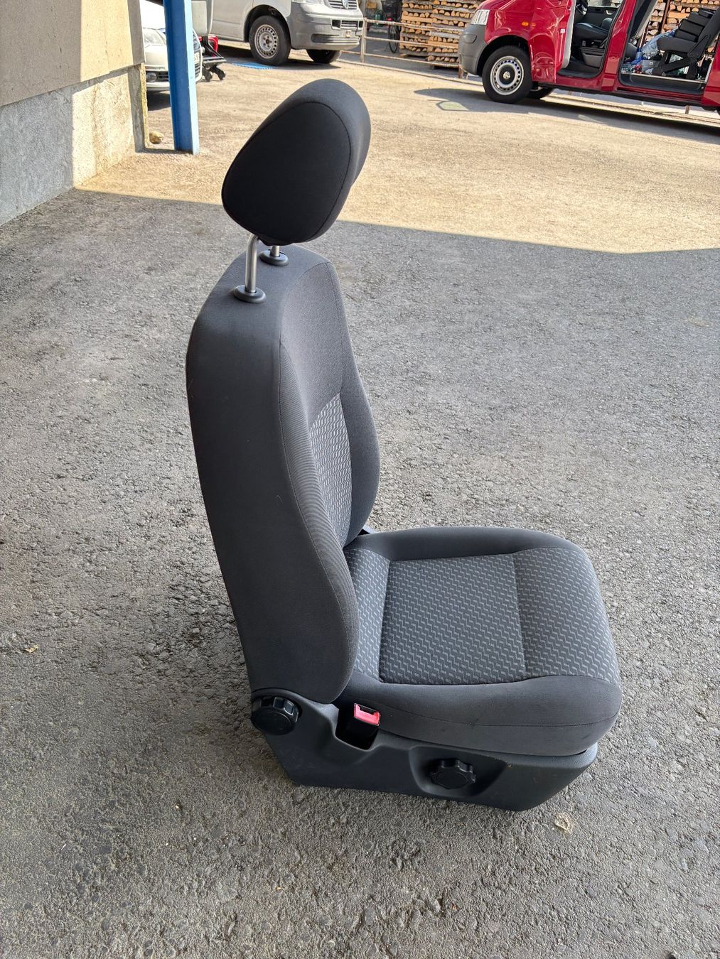 VW Tutti pezzi di ricambio auto: VW T5 Fahrersitz – Usato da Gams venduto da mir_n5kk 2