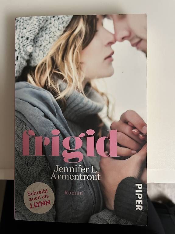 Libri: Buch frigid Jennifer L. Armentrout – Usato da Erstfeld venduto da imla_