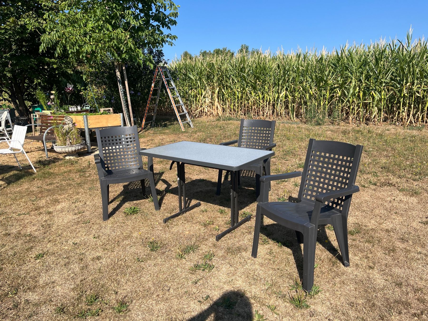 Tables: Gartentisch und 3 Stühle Klappbar – D'occasion à Allmendingen b. BE par juair 6