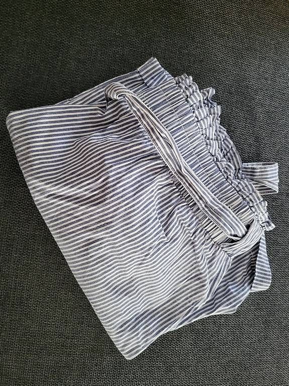 Hosen: Short femme – Gebraucht aus Ecuvillens von loloall