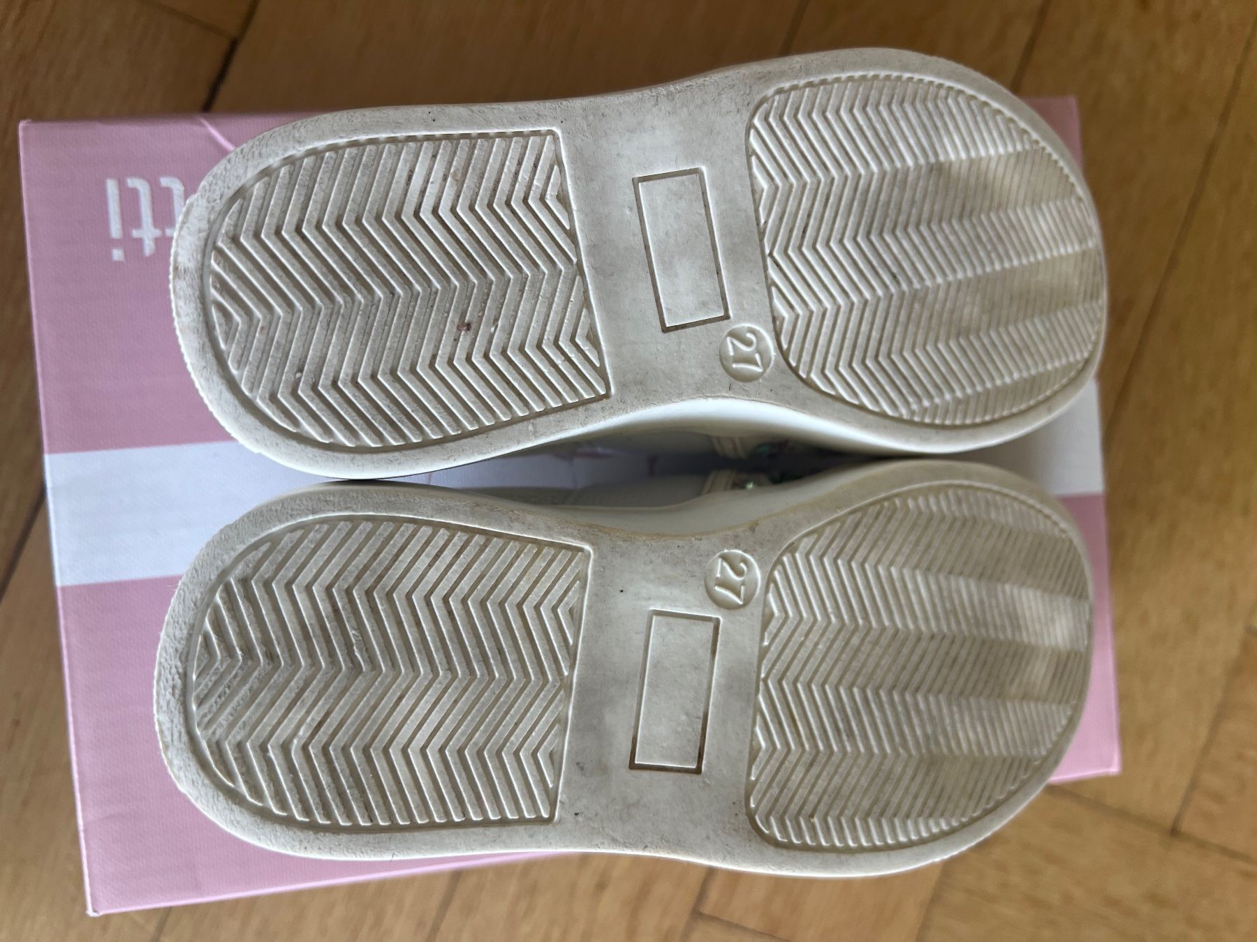 Laura Biagiotti Schuhe für Mädchen: Schuhe Laura Biagiotti  Grösse 27 – Gebraucht aus Beinwil am See von brigittehug 2
