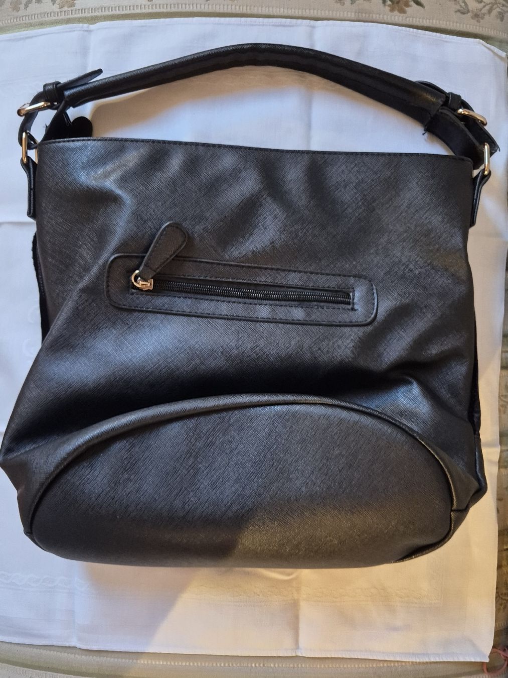Borse da donna: Schwarze Handtasche mit viel Stauraum – Nuovo (secondo la descrizione) da Höfen b. Thun venduto da enr_7xsd 2