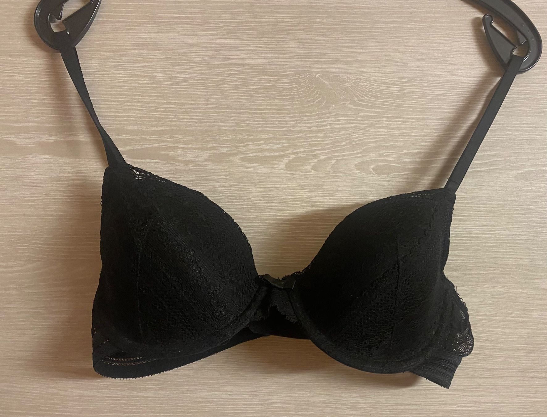 Altra biancheria intima: BH Schwarz Spitze Grösse 75A – Usato da Madetswil venduto da Belka19