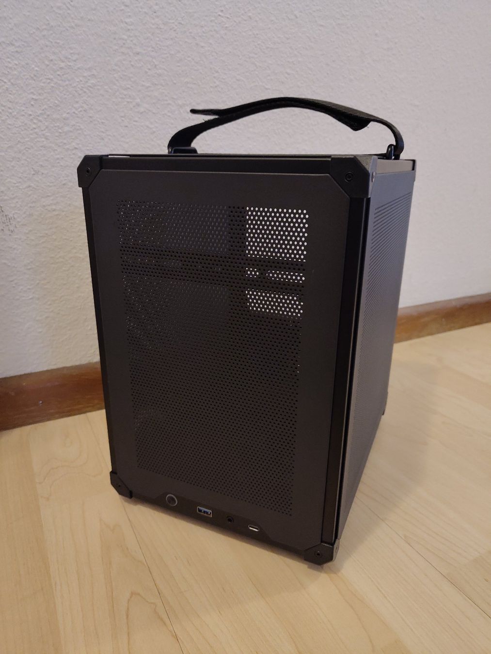 Jonsbo Gehäuse: Jonsbo C6 handle black – Gebraucht aus Dietikon von mihaelm