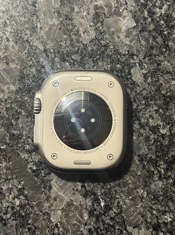 Smartwatch: Titan Apple Watch Kein Kratzer  – Usato da Watt venduto da Lionking9 1