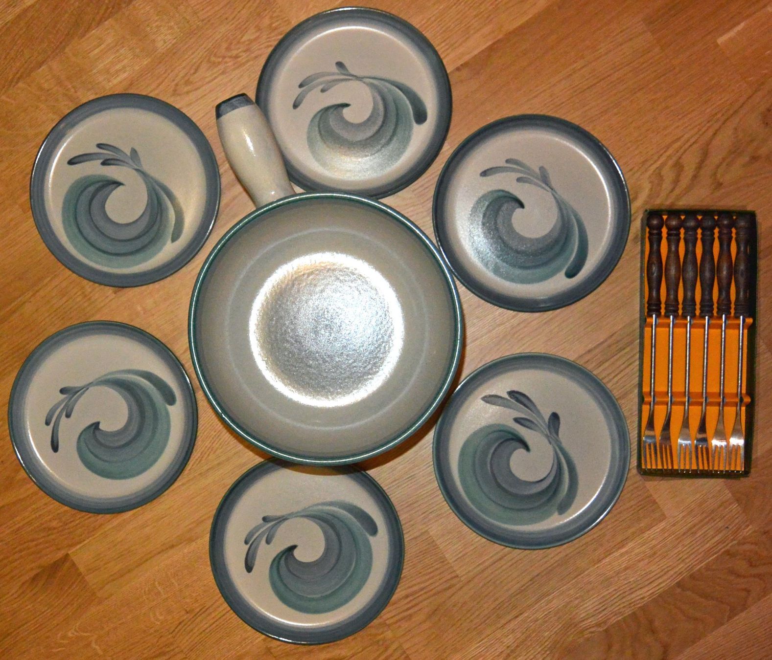 Set di piatti: Fondue Caquelon Set von Landert komplett – Usato da Spreitenbach venduto da jeepsirene