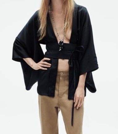 Schwarzer Kimono mit Grütel von Zara