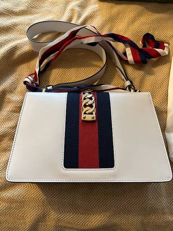 Sac à main NEUF GUCCI Sylvie cuir 100% Authentique