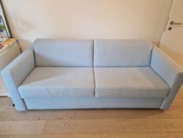 Hochwertiges Schlafsofa in hellblau