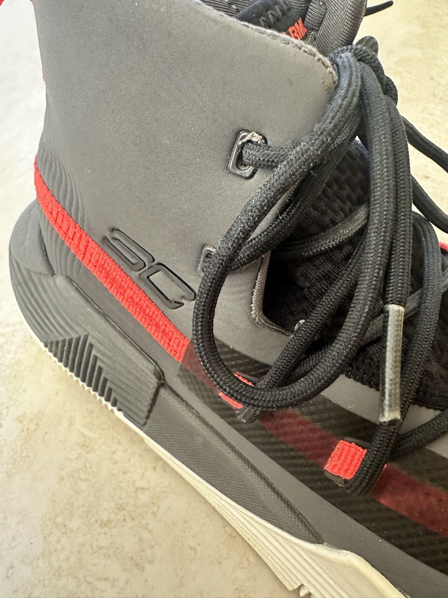 Under Armour Scarpe per ragazzi: Basket Schuhe Under Armour 40 – Usato da Ponte Capriasca venduto da michesa 2