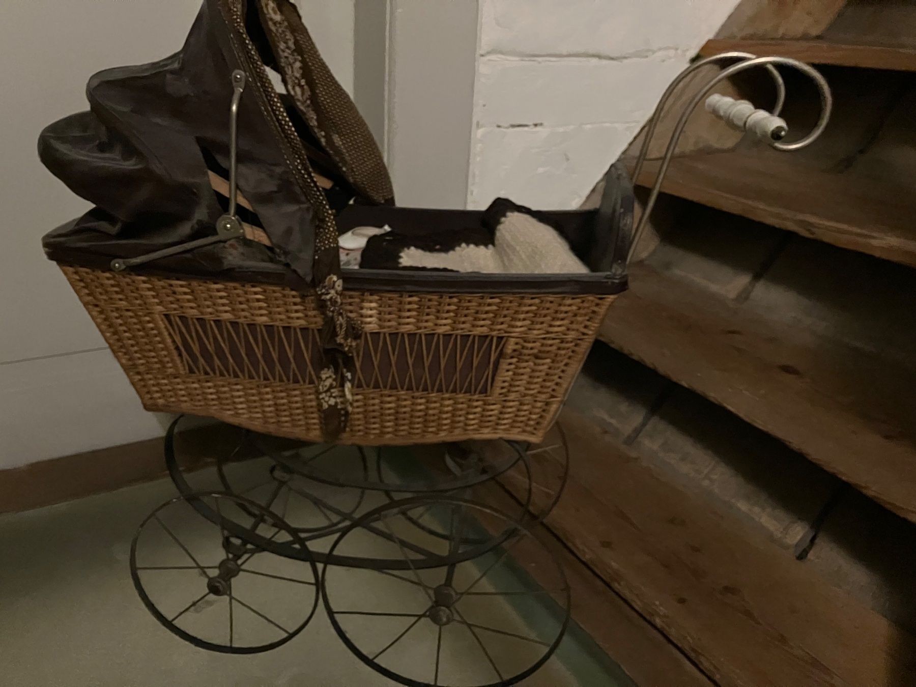 Puppenwagen: Antiker Puppenwagen – Gebraucht aus Bern von Kneissler