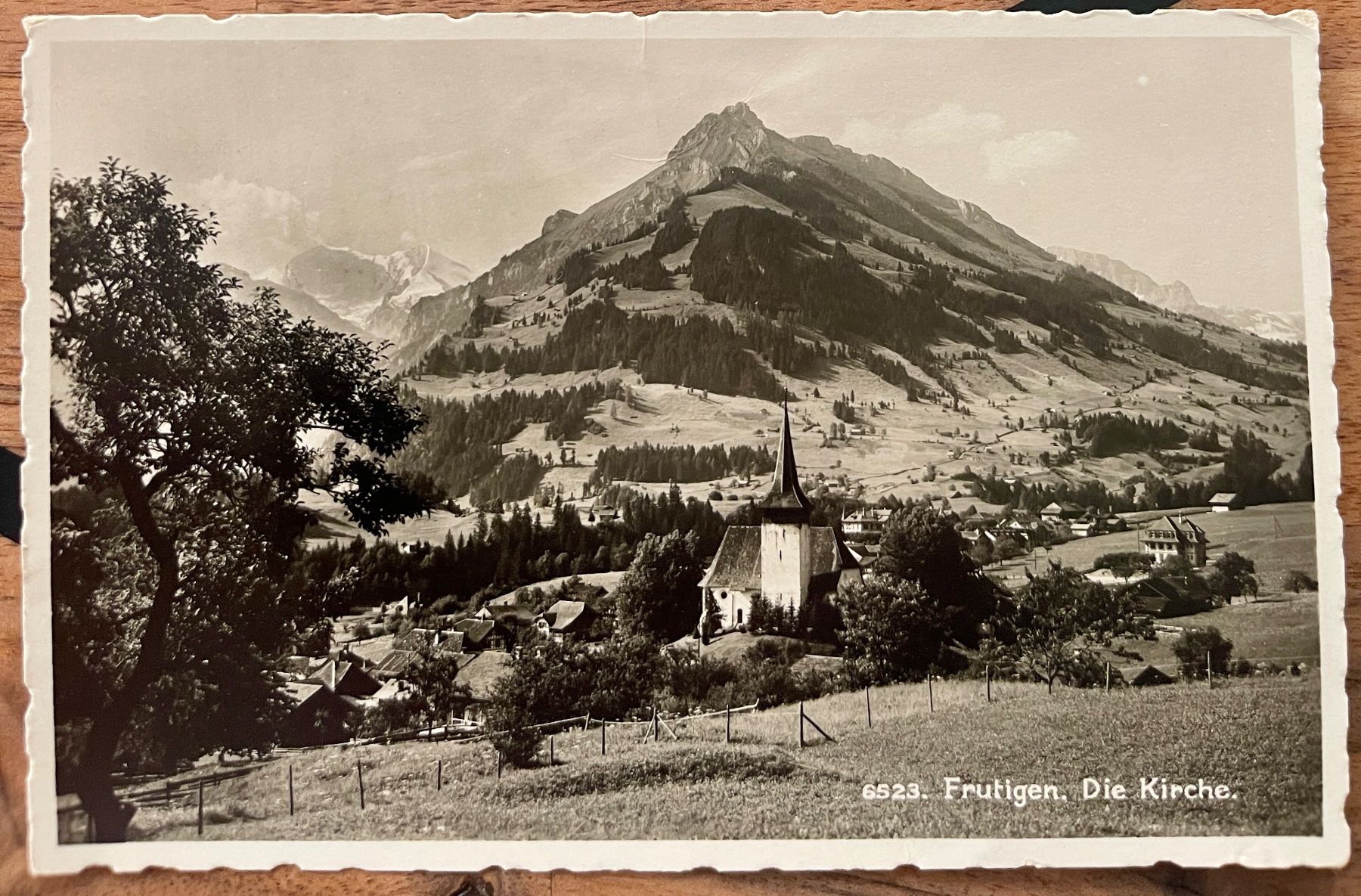 Cartoline postali: FRUTIGEN  die Kirche 1950 – Usato da Lutry venduto da Ediego