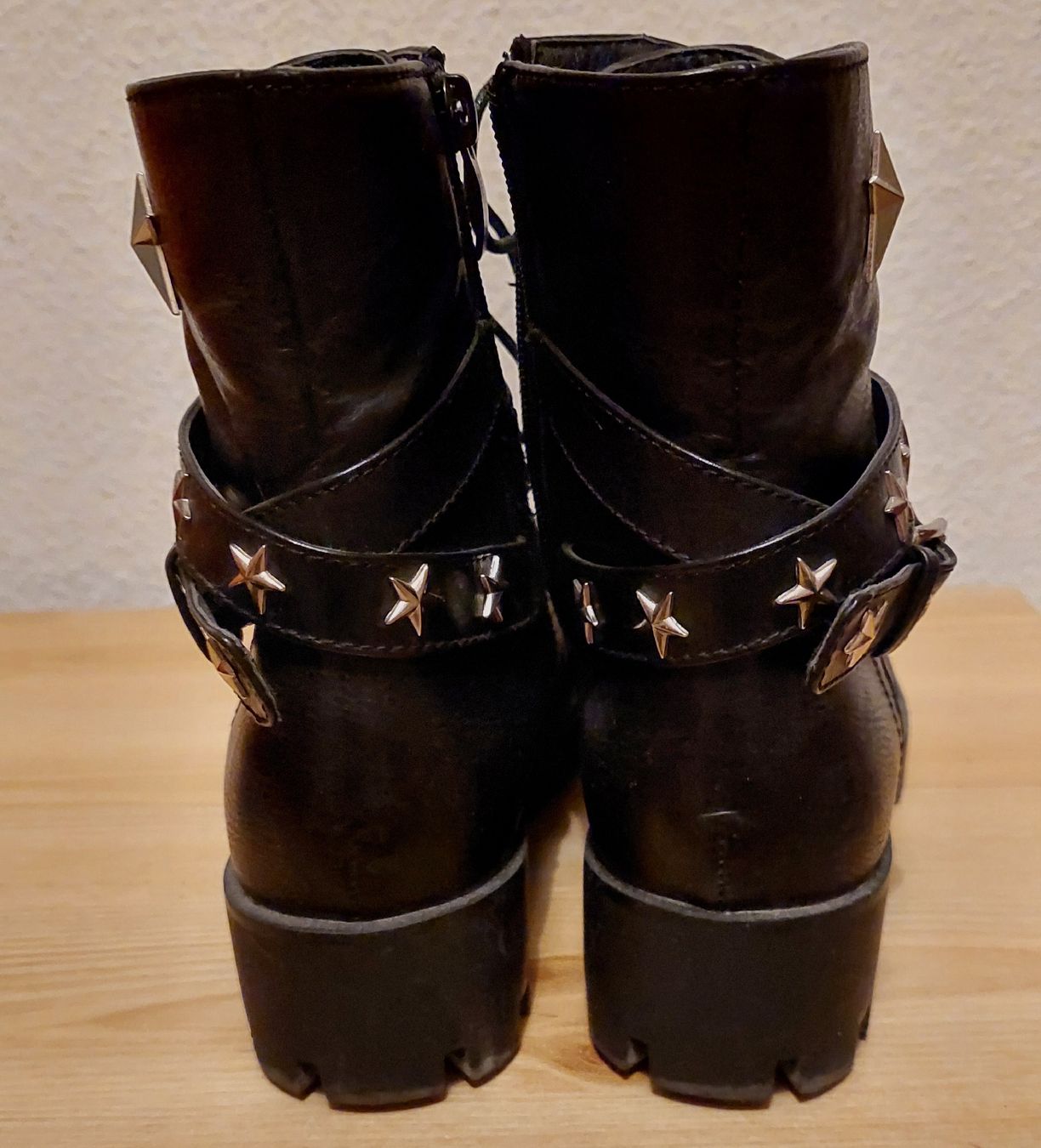 Damenschuhe: Robuste coole Winter Boots mit Sternen Punk, Gr. 38 – Gebraucht aus Oberwil BL von Hunajakakku 3
