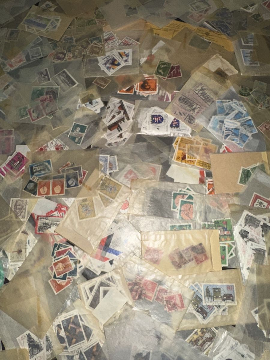 Tutti i francobolli: Viele Tüten mit Briefmarken Weltweit – Usato da Stettfurt venduto da 2442 8