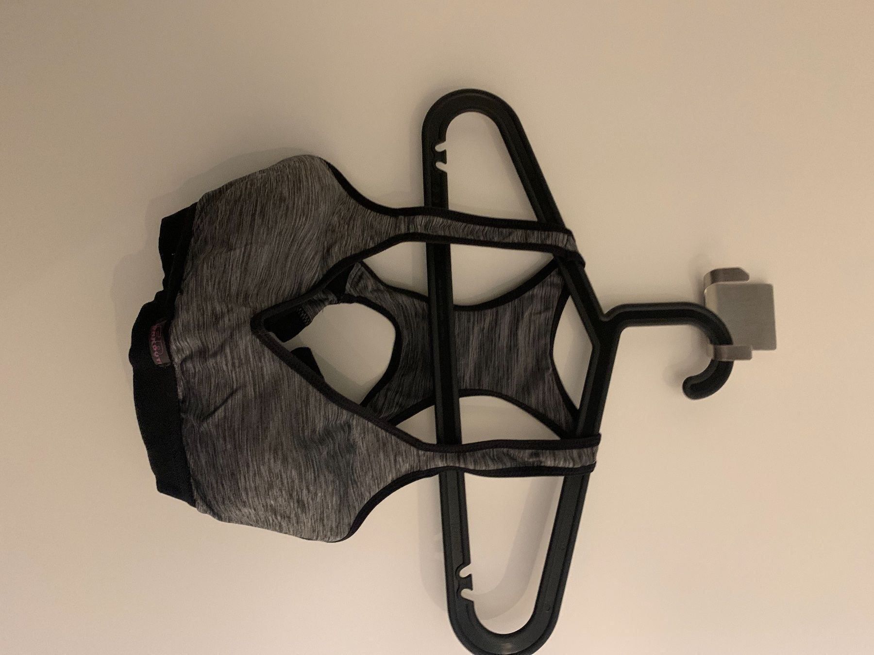 Top: Sport Bra – Nuovo (secondo la descrizione) da Zürich venduto da Alpen209 2