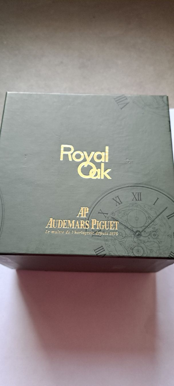 Audemars Piguet Orologi: Ecrin Audemars-Piguet Royal Oak – Nuovo e nell'imballaggio originale da Bercher venduto da gfc_cs28