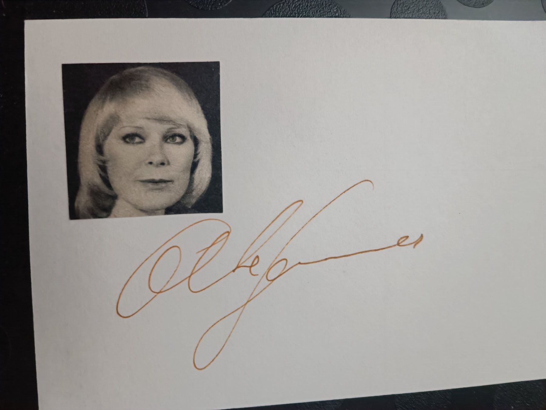 Autografi: Elke Sommer - handsigniert – Usato da Menziken venduto da Artographs