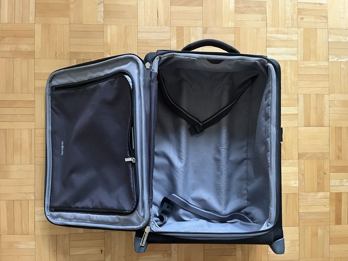 Samsonite Reisekoffer: Samsonite Rolling Suitcase Cabin Size – Gebraucht aus Lausanne von ari_6txh 3