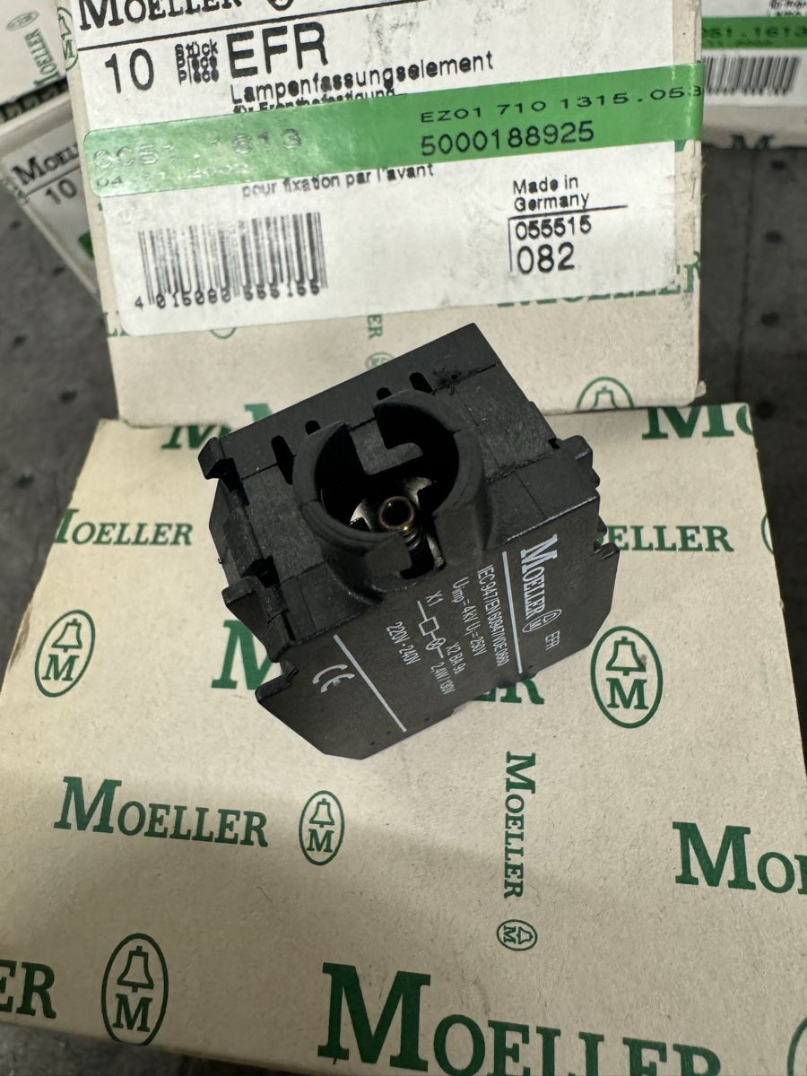 Componenti elettronici: Grosser Posten Moeller Lampenfassungen – Nuovo e nell'imballaggio originale da Boswil venduto da BoobieButt 3