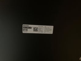 schwarzer Schrank mit Türen/Glas