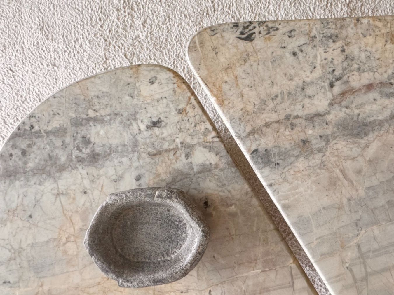 Set di tavolo e panche: Marmortisch l einzigartiges Designstück – Usato da Dagmersellen venduto da vvinteriorhome