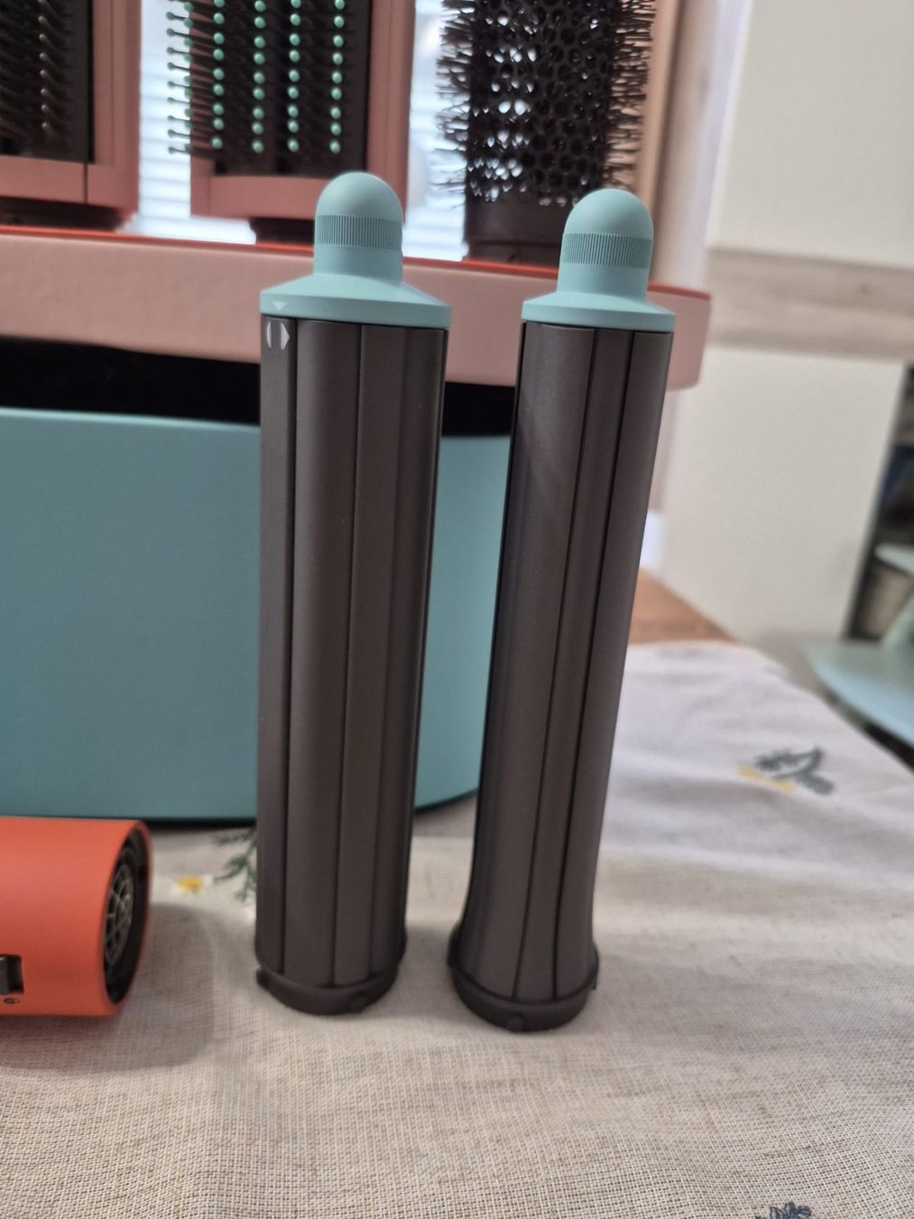 Dyson Sèche-cheveux: Dyson Airwrap Complete long Ceramic pop – D'occasion à Pianezzo par Jadeeverlasting 2