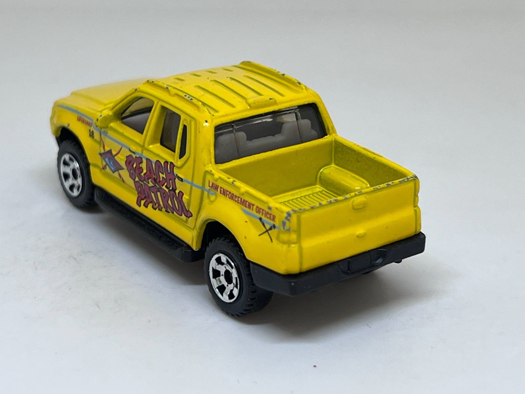 Matchbox Modellini d'auto: Matchbox Ford Explorer Sport Trac #324 – Usato da Wildegg venduto da LaaBoutique 2