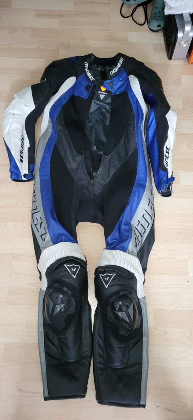 Dainese Anzüge: Lederkombi Dainese 1teilig Grösse 54 – Gebraucht aus Chur von Chur125