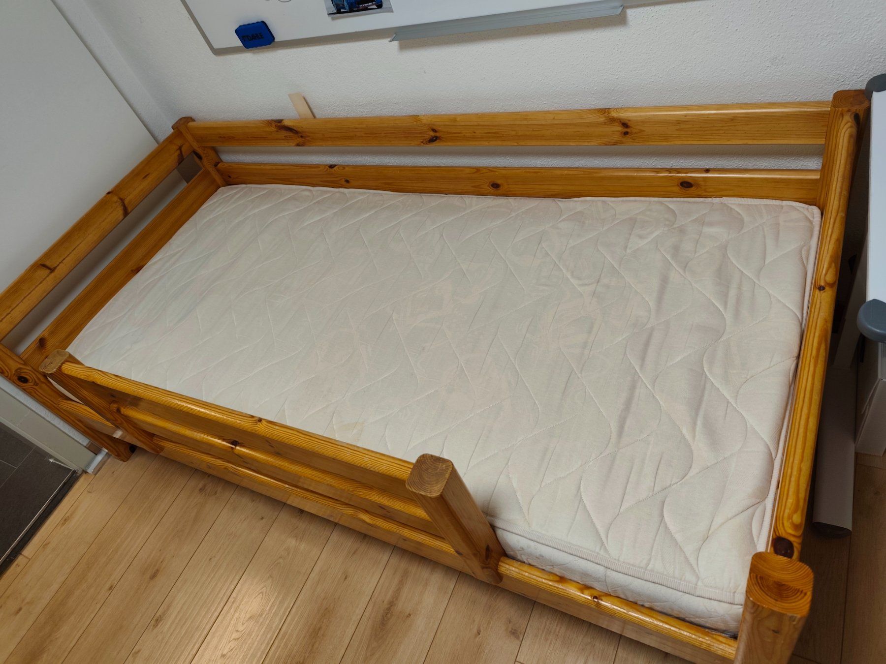 Flexa Lits: Flexa Kinderbett mit Fallschutz – D'occasion à Reitnau par rango8 2