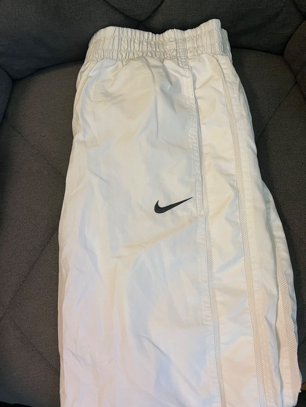 Nike Pantaloni: Nike Trackpants Gr. M – Usato da Allschwil venduto da GrenzWert