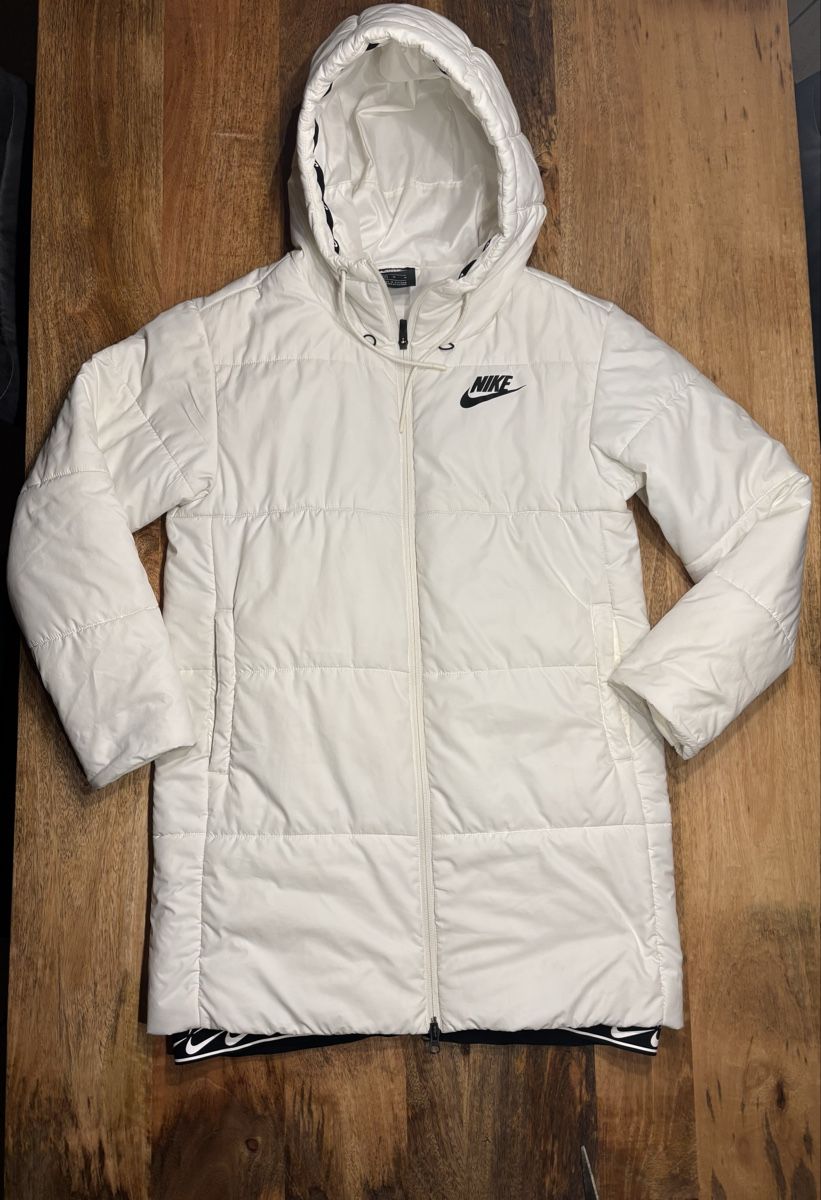 Cappotti: Nike Steppmantel / Wintermantel Gr.M – Usato da Oberdorf SO venduto da sa-na