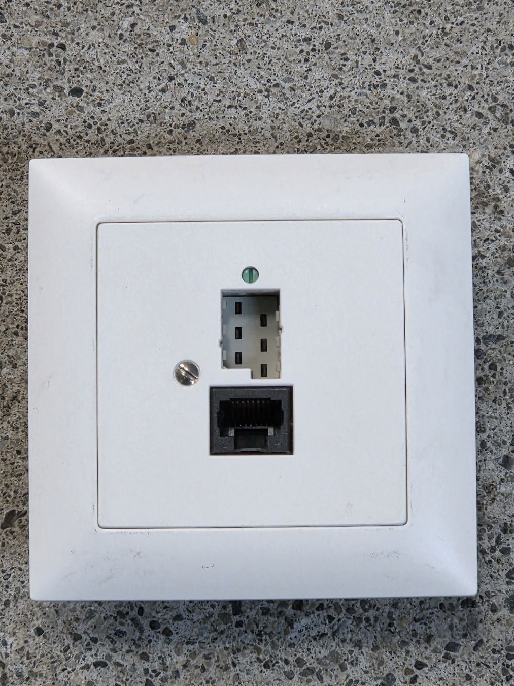 Feller Fiches d'alim.: Steckdose TT83 & RJ45 – D'occasion à Moosseedorf par Ischa 1