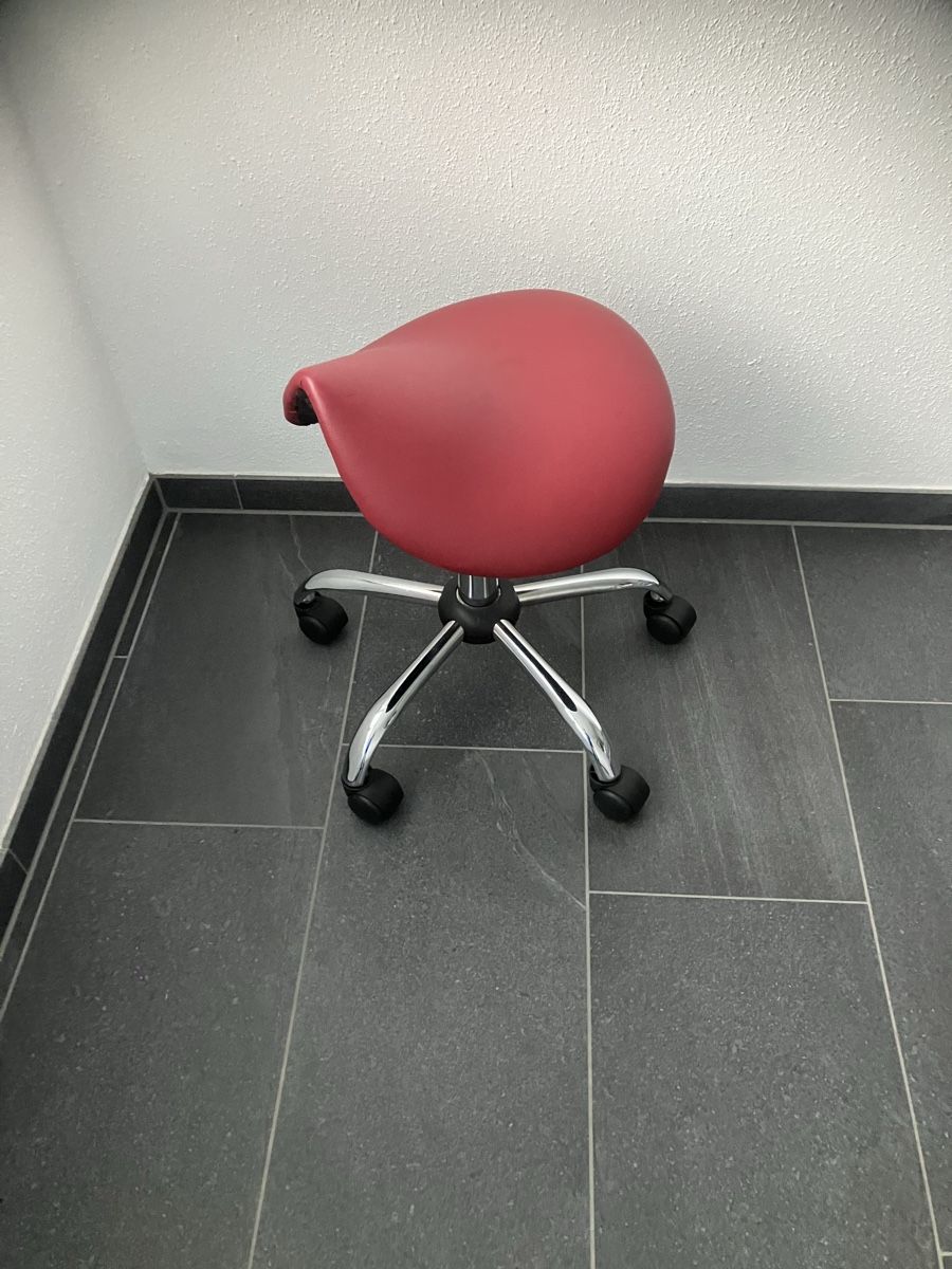 Sedie: Sattelsitz / Stuhl rot – Usato da Bettwiesen venduto da Zustand57