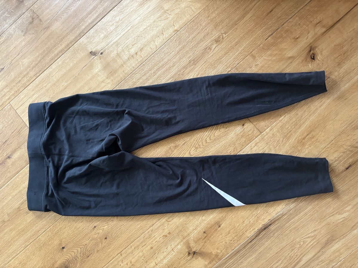 Nike Leggings: Nike Leggings Schwarz mit Logo – Usato da Flums Hochwiese venduto da sluechi 1
