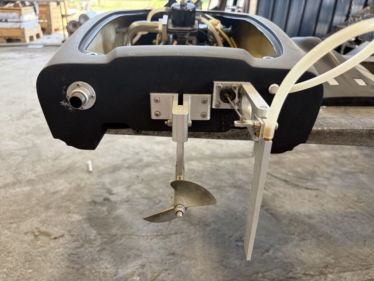 RC Modellbau: Bateau d'occasion Outrage noir – Neu (gemäss Beschreibung) aus Chêne-Bourg von flo_5lsp 2